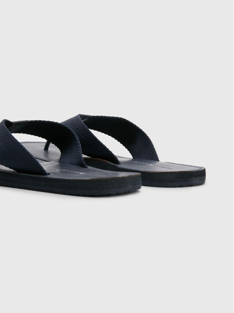 Chancletas-con-logo
