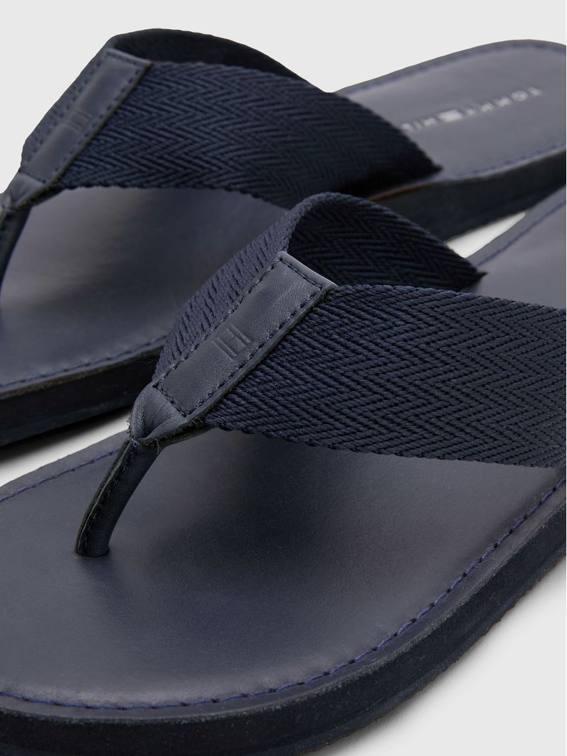 Chancletas-con-logo