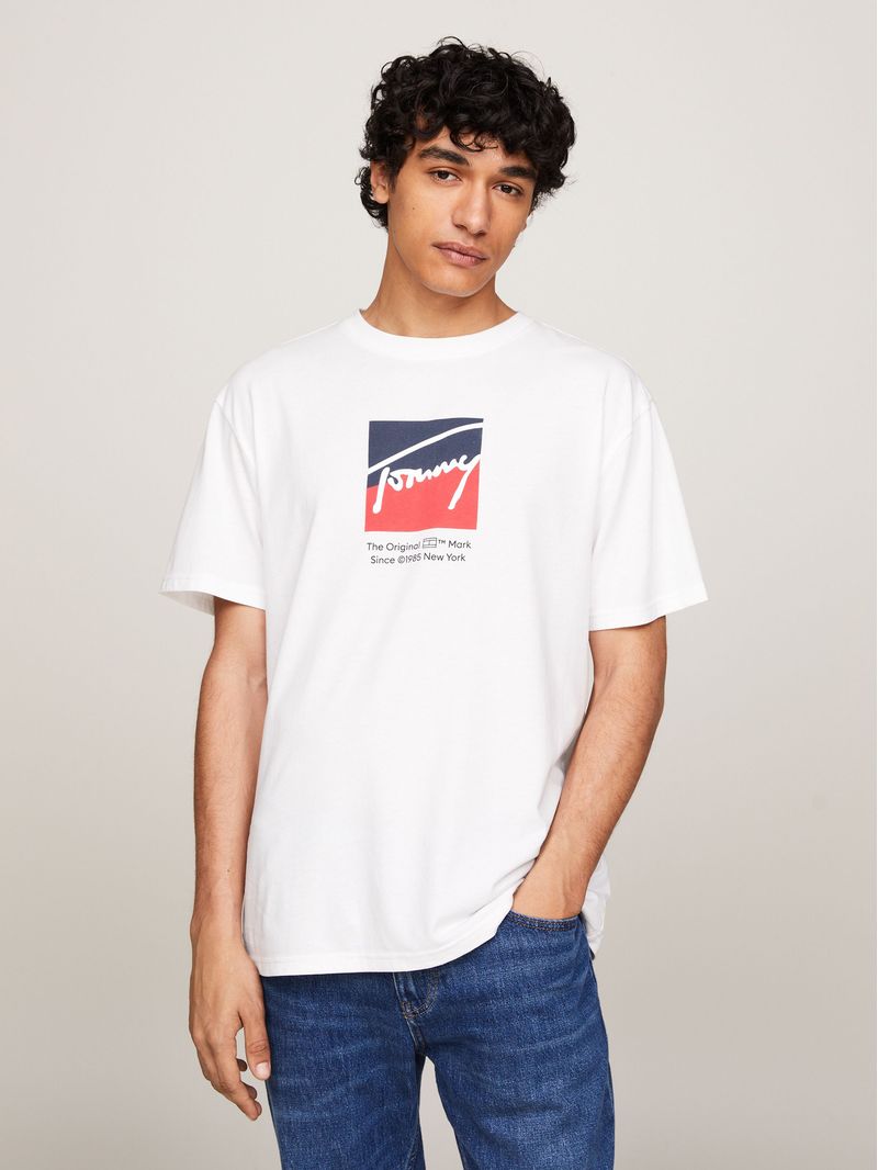 Playera-de-cuello-redondo-con-logo