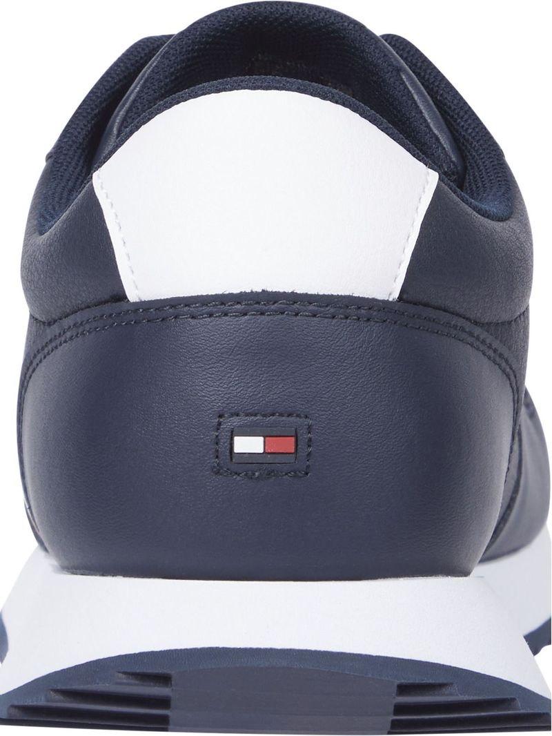 Zapato-tenis-de-estilo-running-con-suela-dentada