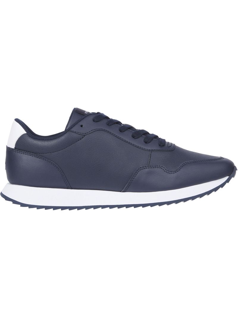 Zapato-tenis-de-estilo-running-con-suela-dentada