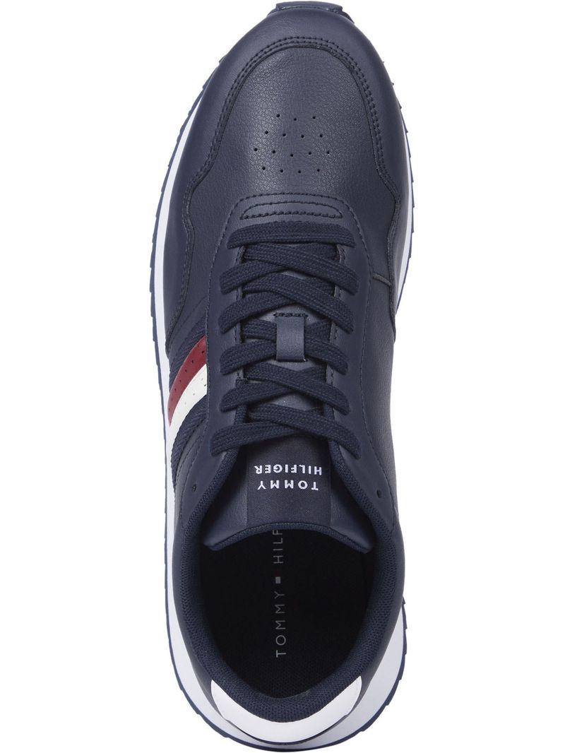 Zapato-tenis-de-estilo-running-con-suela-dentada