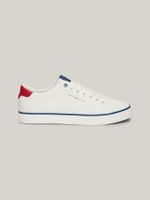 Zapato-tenis-deportivos-con-logo-y-ventilacion