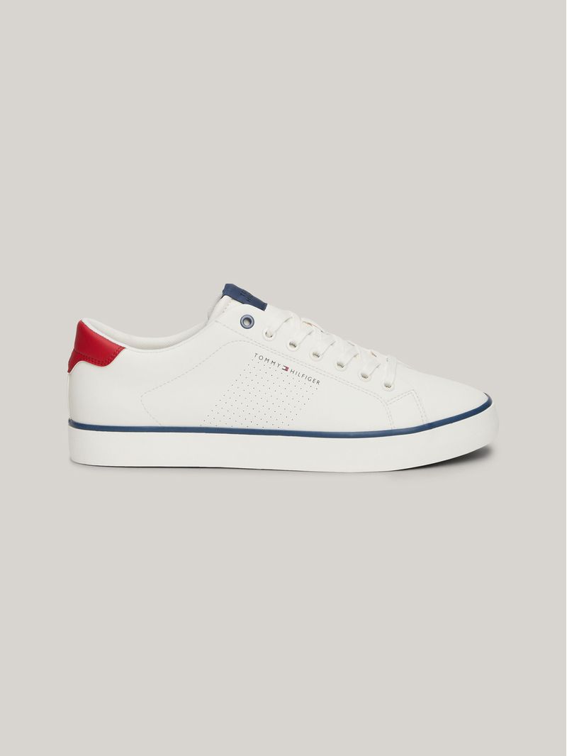 Zapato-tenis-deportivos-con-logo-y-ventilacion