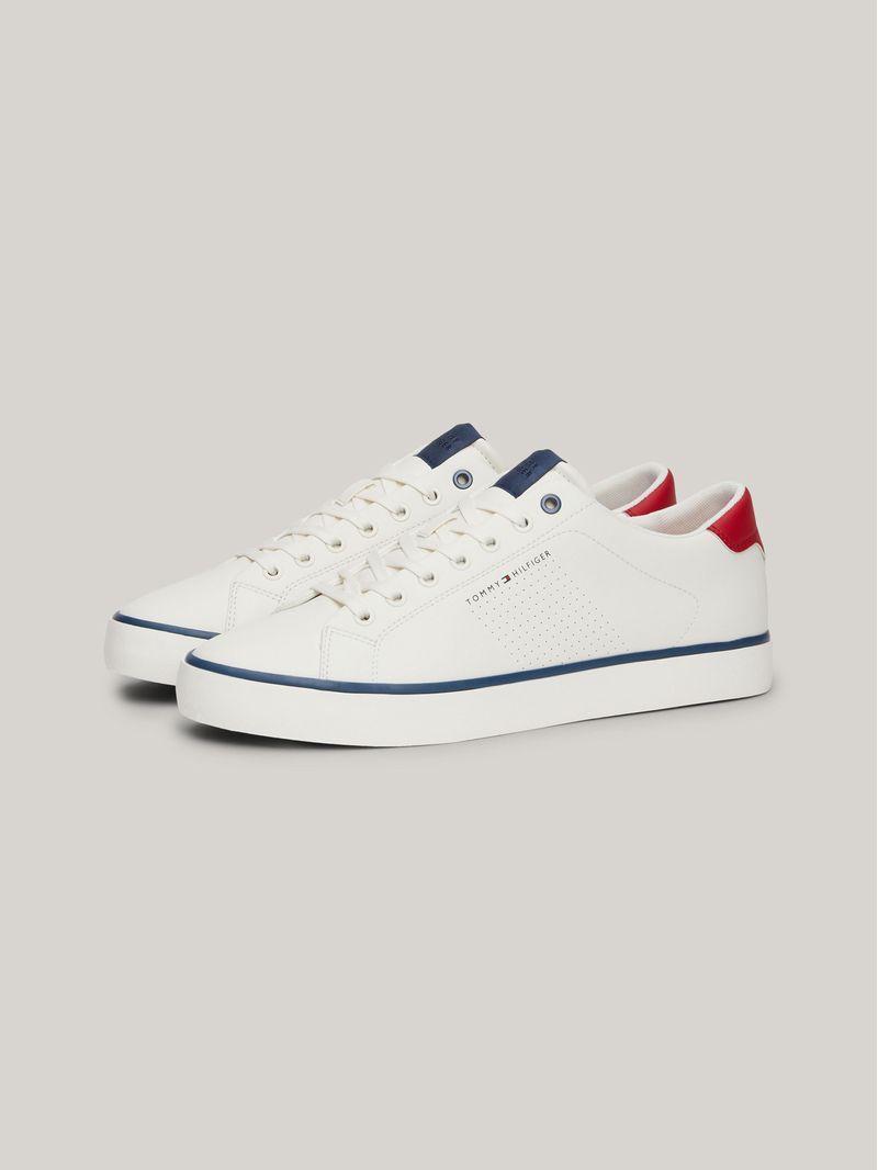 Zapato-tenis-deportivos-con-logo-y-ventilacion