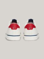 Zapato-tenis-deportivos-con-logo-y-ventilacion