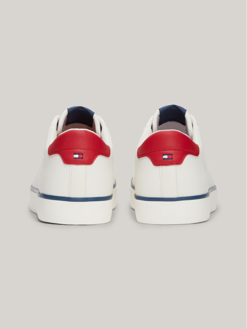 Zapato-tenis-deportivos-con-logo-y-ventilacion