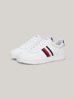 Zapato-tenis-deportivos-con-suela-dentada