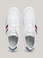 Zapato-tenis-deportivos-con-suela-dentada