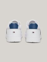 Zapato-tenis-deportivos-con-suela-dentada