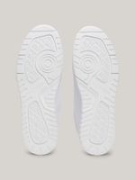 Zapato-tenis-deportivos-con-suela-dentada