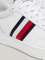 Zapato-tenis-deportivos-con-suela-dentada