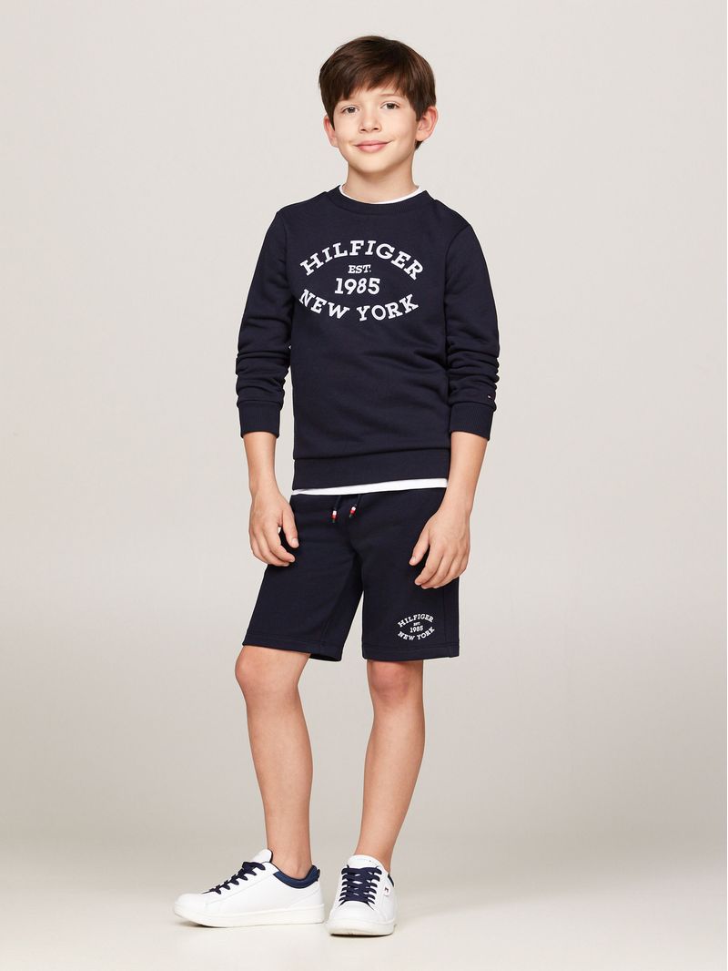 Short-de-chandal-con-monotipo