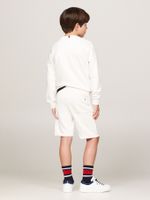 Short-de-chandal-con-monotipo
