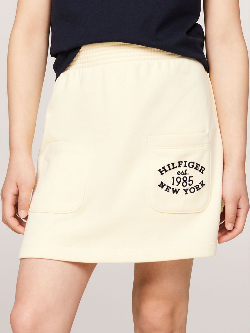 Minifalda-estilo-sudadero-con-monotipo