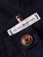 Pantalon-chino-con-logo
