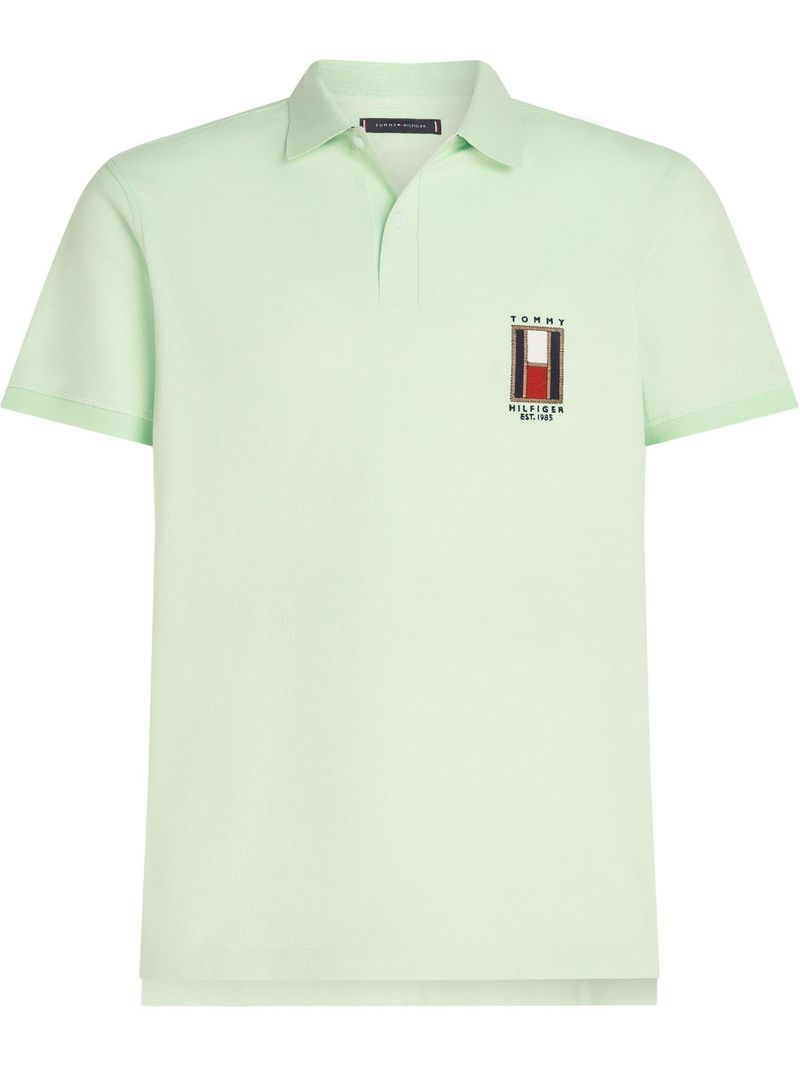Polo-de-corte-regular-con-logo-vertical