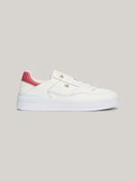 Zapato-tenis-con-logo-esmaltado