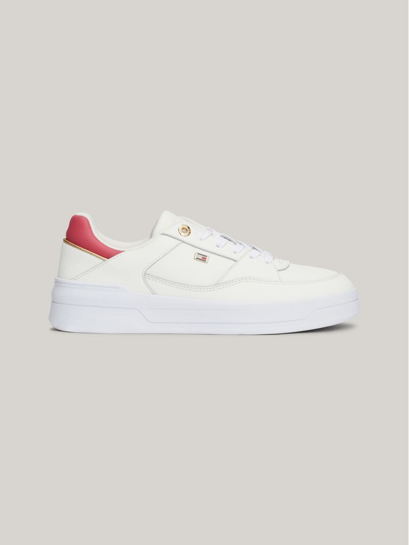 Zapato-tenis-con-logo-esmaltado