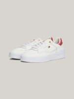 Zapato-tenis-con-logo-esmaltado