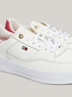 Zapato-tenis-con-logo-esmaltado