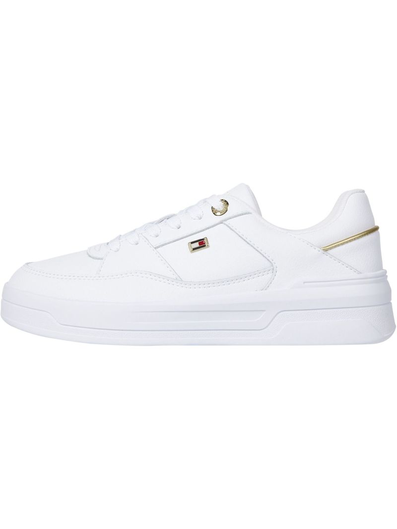 Zapato-tenis-con-logo-esmaltado