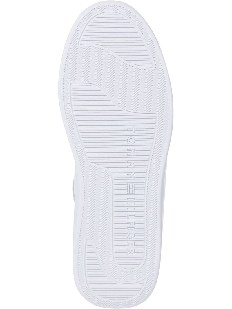 Zapato-tenis-con-logo-esmaltado