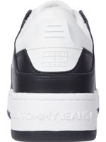 Zapato-tenis-de-cuero-con-parche-en-relieve