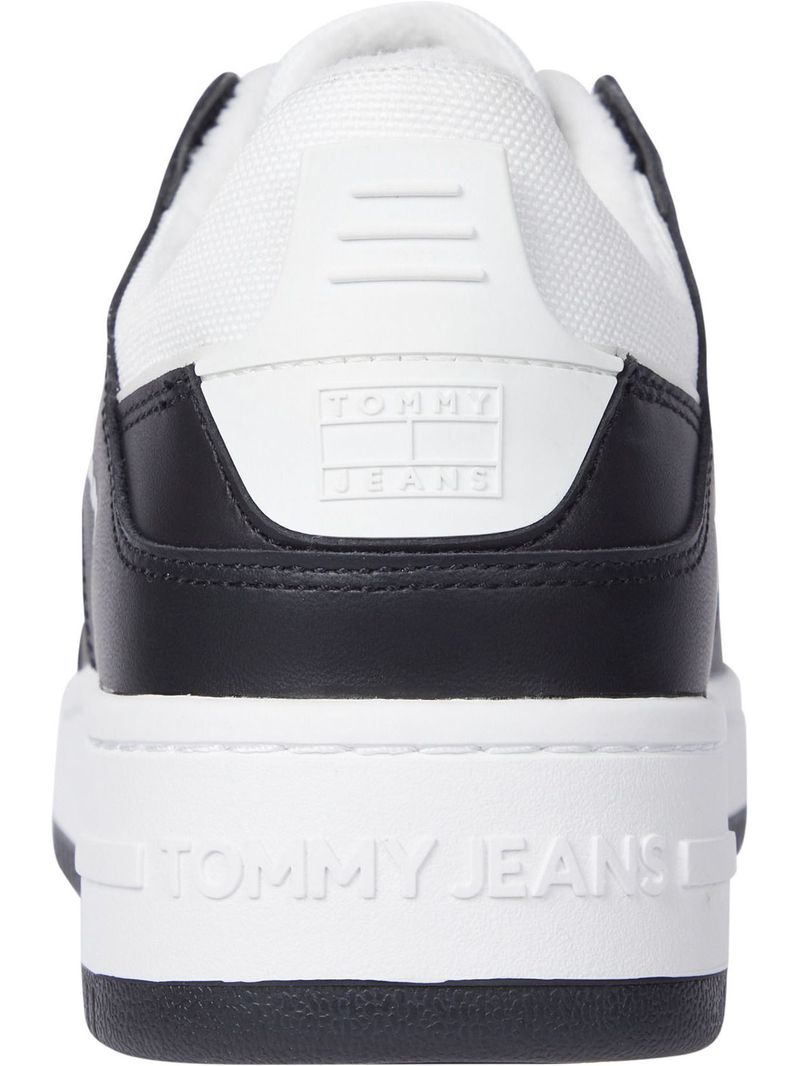 Zapato-tenis-de-cuero-con-parche-en-relieve