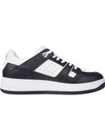 Zapato-tenis-de-cuero-con-parche-en-relieve