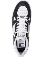 Zapato-tenis-de-cuero-con-parche-en-relieve