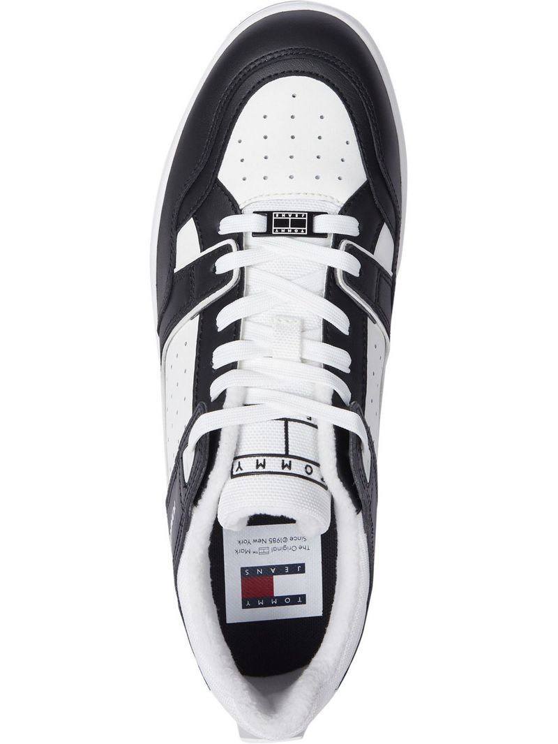 Zapato-tenis-de-cuero-con-parche-en-relieve