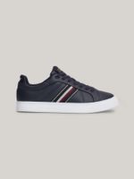 Zapato-tenis-de-tenis-con-cinta-distintiva