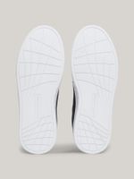 Zapato-tenis-de-tenis-con-cinta-distintiva