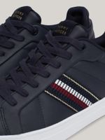 Zapato-tenis-de-tenis-con-cinta-distintiva