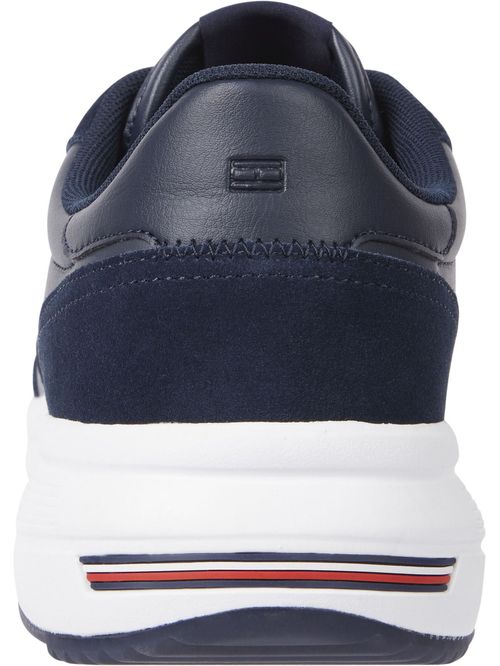 Zapato tenis deportivas con mezcla de texturas