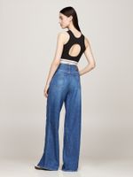 Bralette-cropped-con-efecto-cut-out-trasero