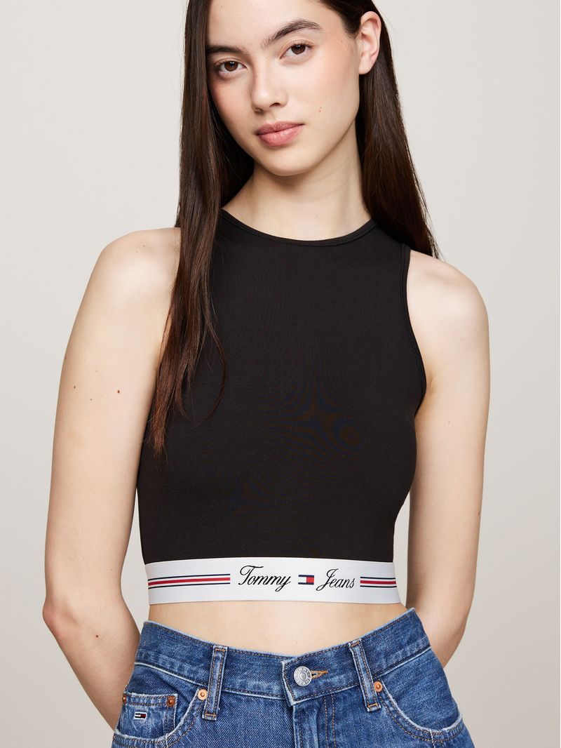 Bralette-cropped-con-efecto-cut-out-trasero