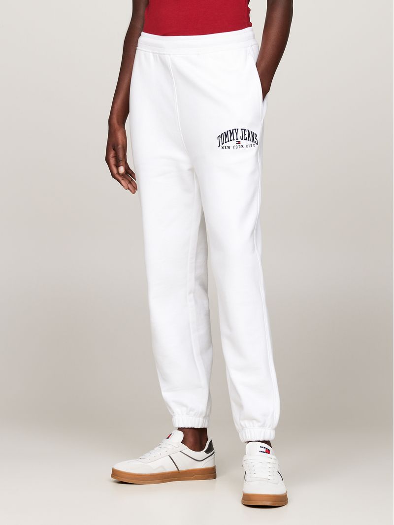 Joggers-amplios-con-logo-universitario