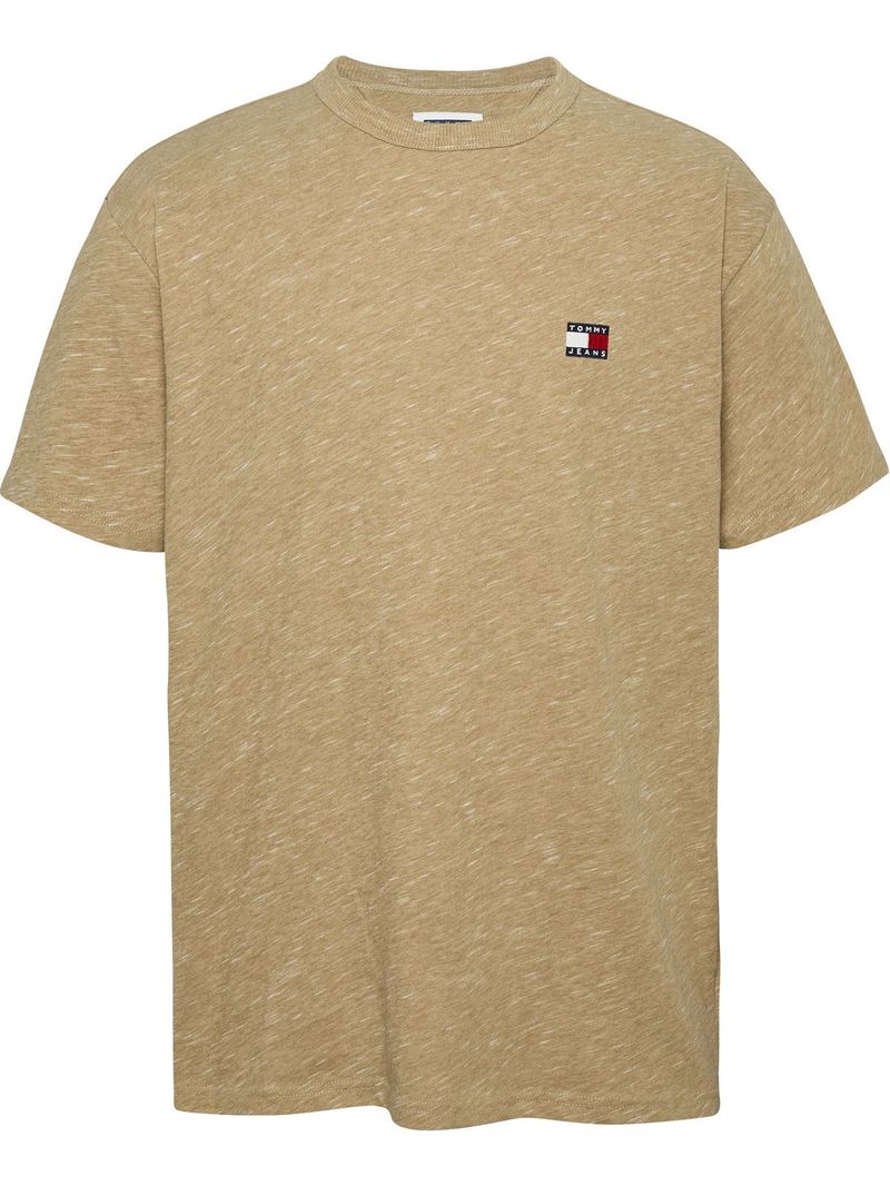 Playera-con-logo-de-parche-de-corte-slim