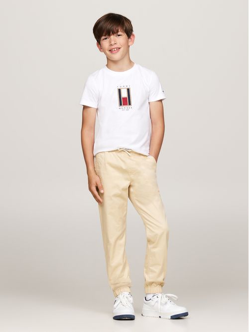 Playera con logo bordado