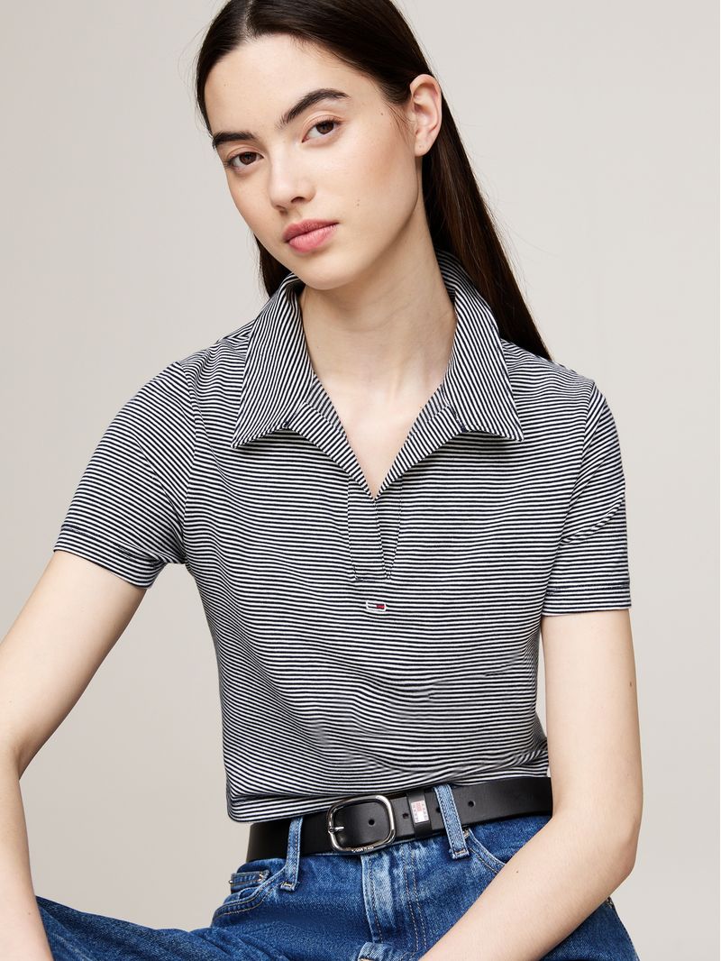 Polo-cropped-de-corte-slim-con-cuello-en-v
