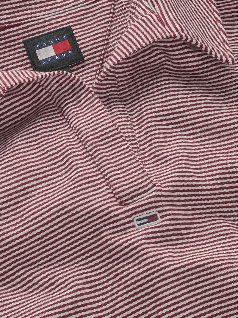 Polo-cropped-de-corte-slim-con-cuello-en-v