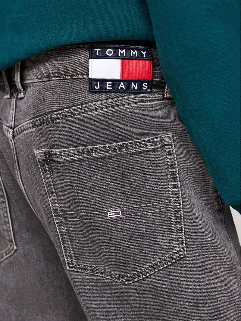 Jeans-Isaac-amplios-con-pierna-conica-y-efecto-destenido