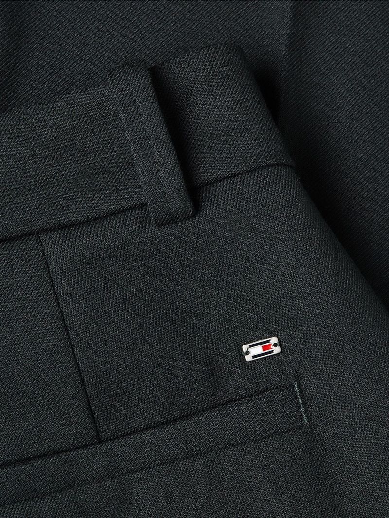 Pantalon-acampanado-con-logo-esmaltado