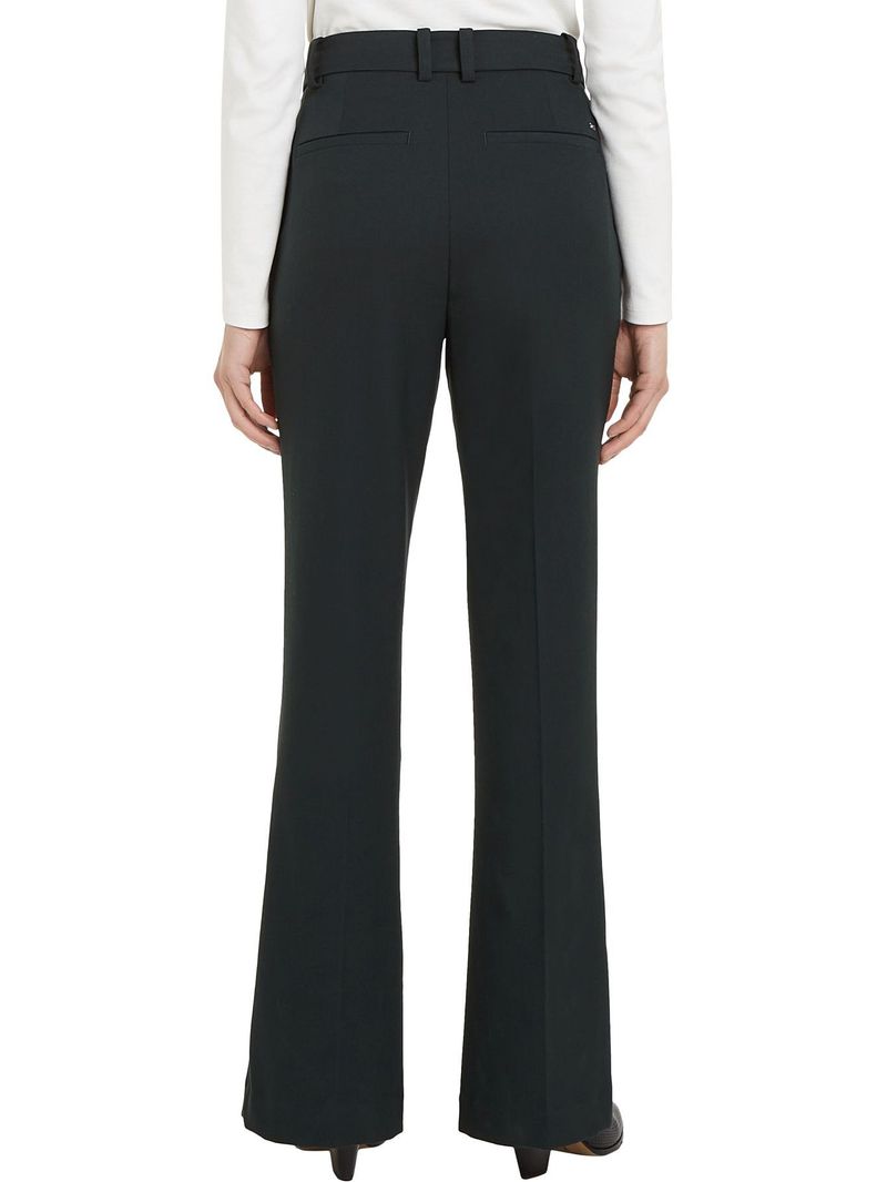 Pantalon-acampanado-con-logo-esmaltado