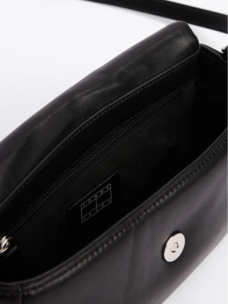 Cartera-cruzada-con-solapa-acolchada