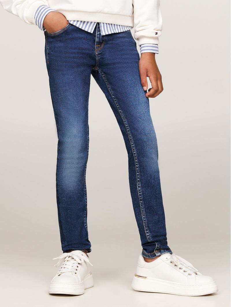 Jeans-cenidos-y-destenidos-con-lavado-medio