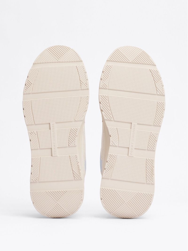 Zapato-tenis-con-mezcla-de-texturas
