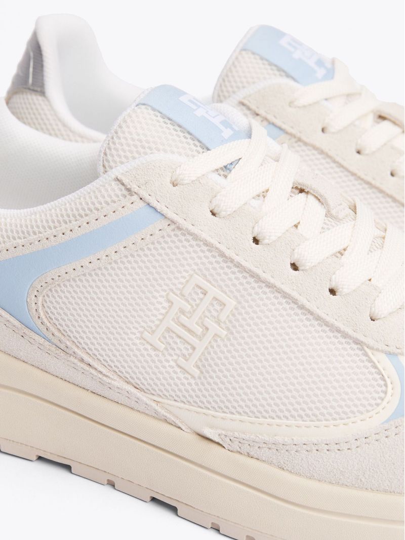 Zapato-tenis-con-mezcla-de-texturas